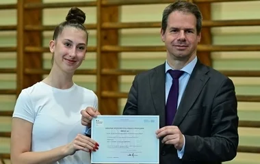 Nagyköveti látogatás az Apáczaiban