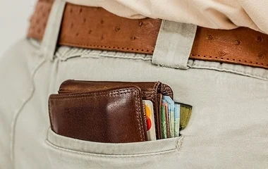  Bennragadtak a magyarok a folyószámla- és hitelkártya hitelekben