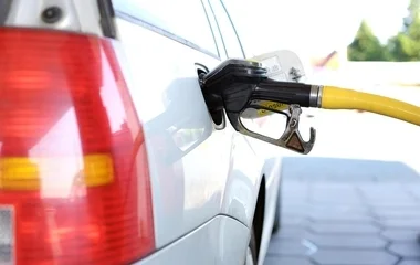 220 milliót tankoltak el a parlamenti képviselők tavaly