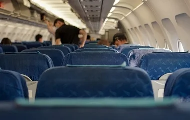 Nem mindegy mit veszünk fel az utazáshoz – le is szállíthatnak a repülőről