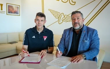 Bemutatták a DVSC új vezetőedzőjét – Sergio Navarro veszi át a Loki irányítását