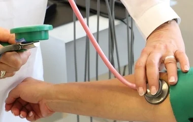 A kormány csökkentené az ügyeletes orvosok számát