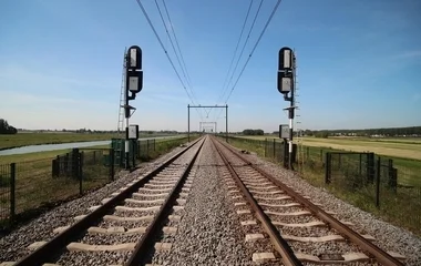 Már a vasúti talpfák is lángolnak a hőségben