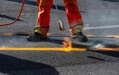 Útfelújítások Nyíregyházán: húsz helyszínen indul a nyári aszfaltozás