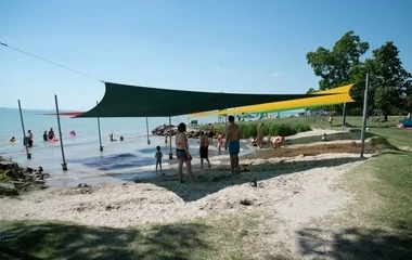 Mentősök mentettek életet strandolás közben