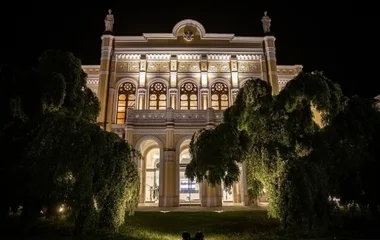 Újra beengedik a nézőket olyan helyekre is, ahol máskor csak a teátrum dolgozói járhatnak.
