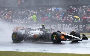 Lando Norris újra győzött, Hülkenberg először dobogón