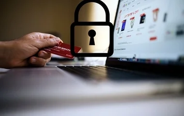  Az internetező fiatalok negyede nem fél a csalásoktól