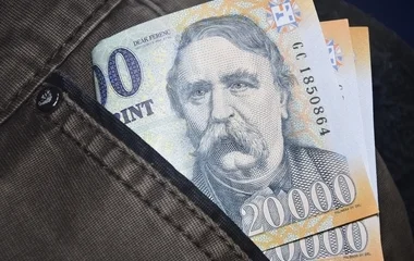 Duplán érkezik a családi pótlék augusztusban