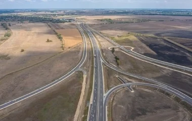 Újabb lépést tettek a 4-es főút szakaszának négysávosításáért.