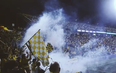 Több mint félezer huligán verekedett össze szombatról vasárnapra virradó éjjel Dortmund közelében.