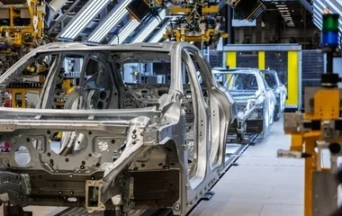 Sorban állnak a BMW-ért