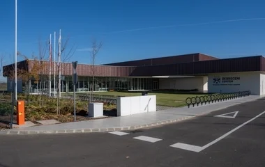 Átadták a Járműlabort