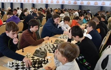 Kétszázan ültek egyszerre sakktáblához Debrecenben