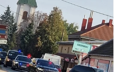 Balesetet szenvedett Orbán Viktor konvojának egyik járműve