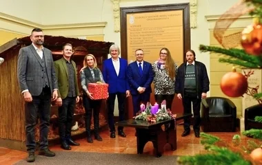 Ajándékok ezrei jutnak el rászoruló gyerekekhez a kormányhivatal gyűjtéséből 