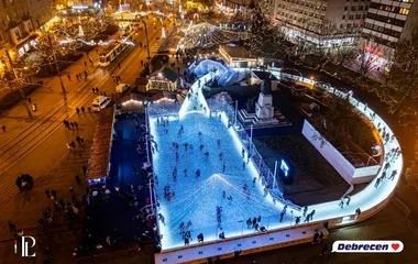 Január 18-áig meghosszabbították a debreceni Kossuth téri jégpálya nyitvatartását