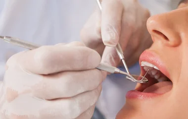 Fogorvosnak adták ki magukat Debrecenben