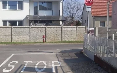 Lassítják a forgalmat a debreceni Elek utcán