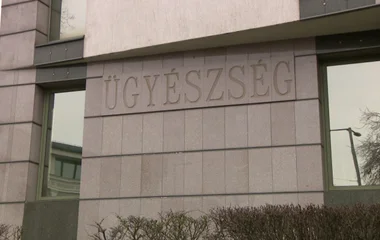 Saját anyjától lopott, a padlásról vitte el a szigetelést