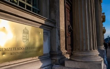 Adóvisszatérítéssel csalnak a NAV nevében