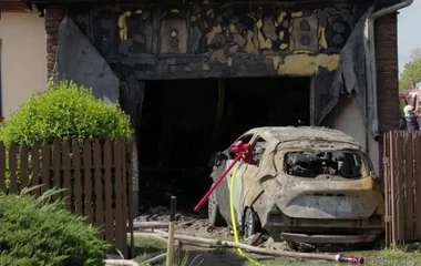 Hatalmas tűz pusztított az Arató utcában