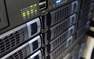 Továbbra is hatósági kézben vannak a Fidesztől július végén lefoglalt elektronikai eszközök
