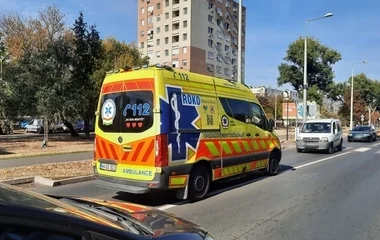 Súlyos gyalogosgázolás történt a Korányi Frigyes utcában