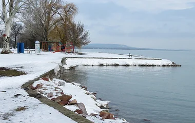 Leeresztik a Balaton víztöbbletét