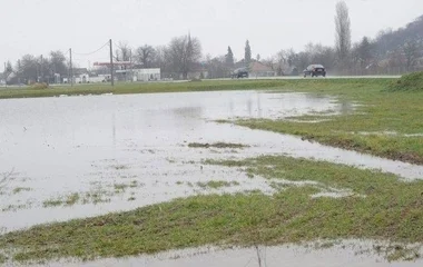 Még mindig gondot okoz a belvíz a földeken